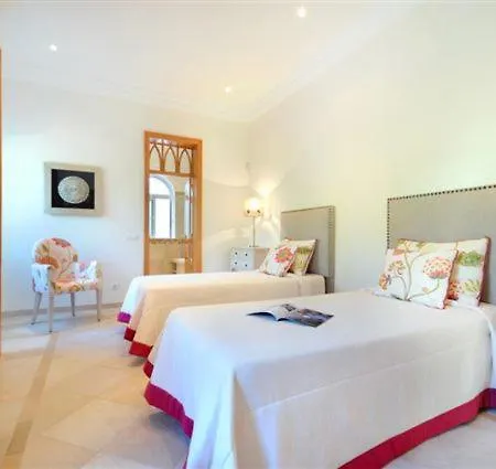 Sleeps 10 Pool Air Con T480063